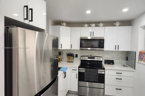 17000 NW 67th Ave # 311, Hialeah FL 33015