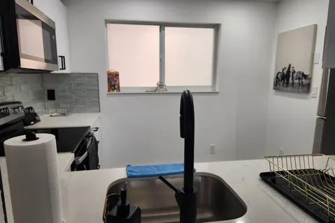 17000 NW 67th Ave # 311, Hialeah FL 33015