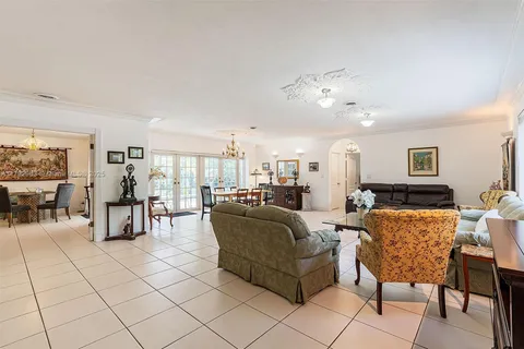 13590 SW 73rd Ct, Pinecrest FL 33156