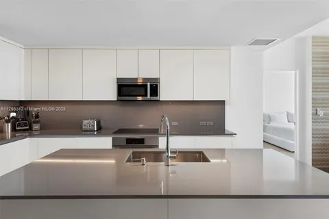 68 SE 6th St # 3703, Miami FL 33131