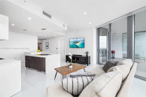 851 NE 1st Ave # 2604, Miami FL 33132