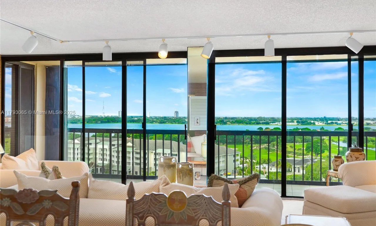 2450 Presidential Way # 1607, West Palm Beach FL 33401
