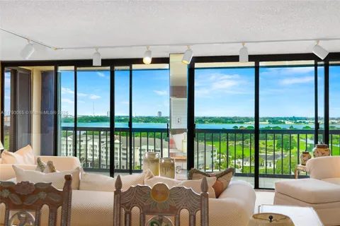 2450 Presidential Way # 1607, West Palm Beach FL 33401