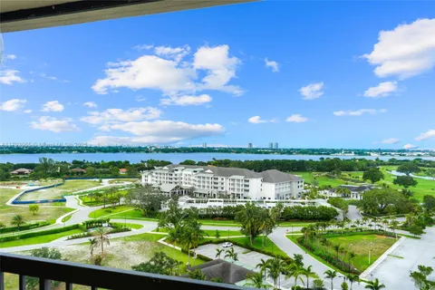 2450 Presidential Way # 1607, West Palm Beach FL 33401
