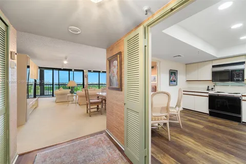 2450 Presidential Way # 1607, West Palm Beach FL 33401