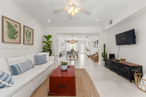 38 NE 50th St, Miami FL 33137
