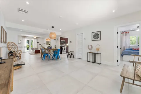 38 NE 50th St, Miami FL 33137