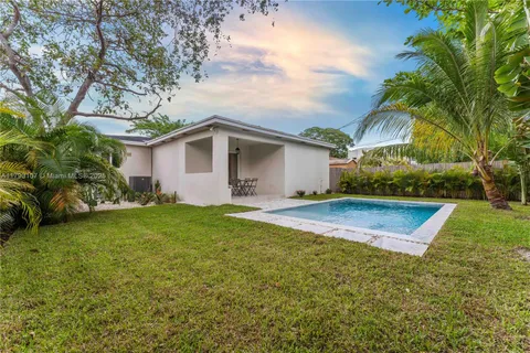 38 NE 50th St, Miami FL 33137