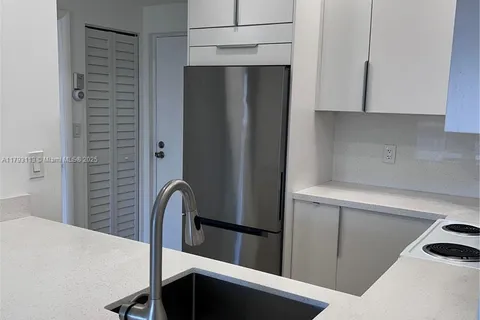 400 N Riverside Dr # 512, Pompano Beach FL 33062