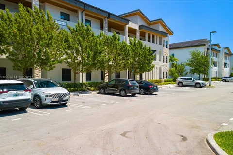 8175 NW 104th Ave # 25, Doral FL 33178