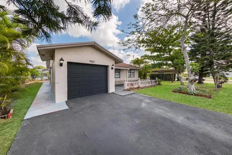 9103 NW 81st Ct, Tamarac FL 33321