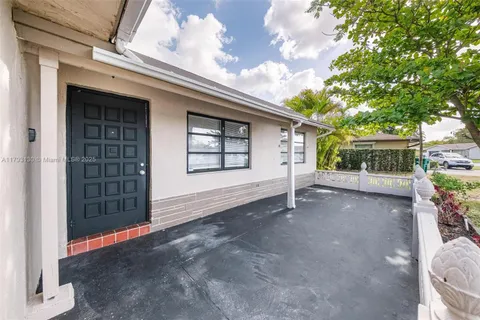 9103 NW 81st Ct, Tamarac FL 33321