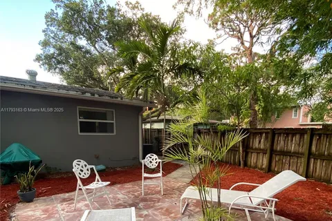1220 SW 4th st # 1, Fort Lauderdale FL 33312