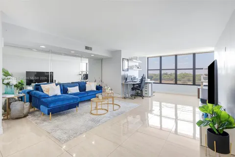 2767 S Carambola Cir S # 506, Coconut Creek FL 33066