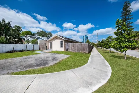 5411 SW 43rd Ter, Dania Beach FL 33314