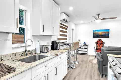 1517 SW 25th St, Fort Lauderdale FL 33315