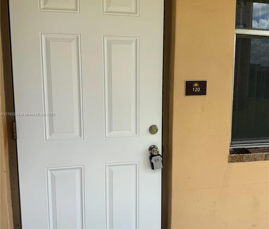 9121 Sunrise Lakes Blvd # 120, Sunrise FL 33322