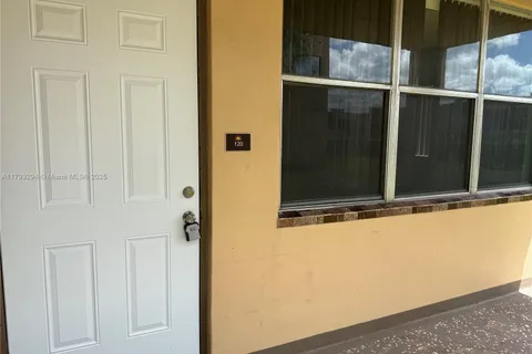 9121 Sunrise Lakes Blvd # 120, Sunrise FL 33322