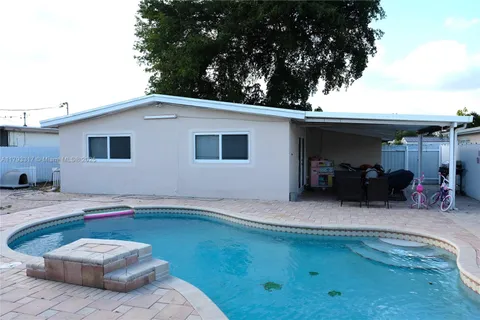 7000 SW 10th St, Pembroke Pines FL 33023