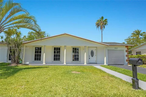 18460 SW 92nd Pl, Cutler Bay FL 33157