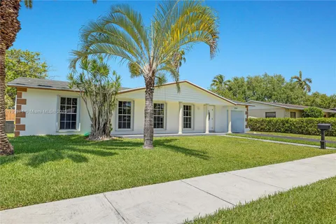 18460 SW 92nd Pl, Cutler Bay FL 33157