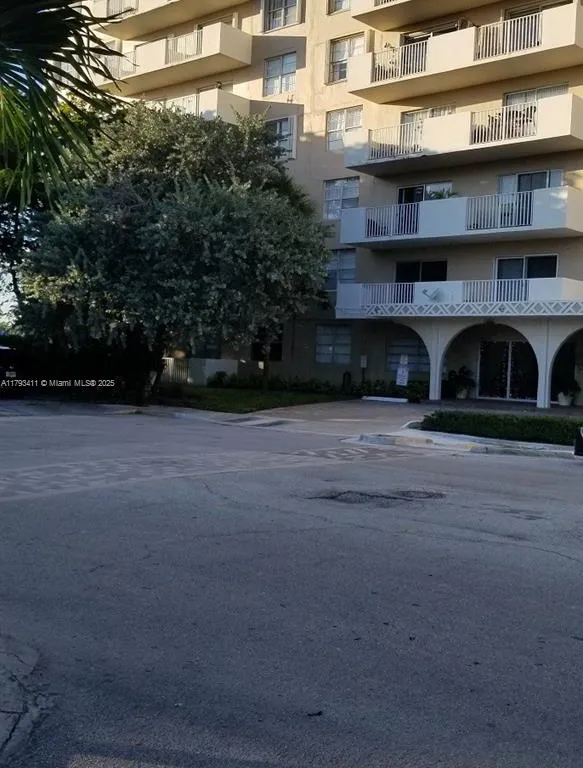 1455 N Treasure Dr # 1K, North Bay Village FL 33141