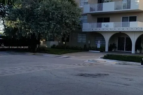 1455 N Treasure Dr # 1K, North Bay Village FL 33141