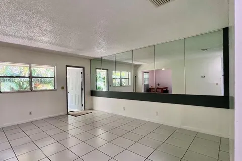 274 SW 9th St # 2, Dania Beach FL 33004