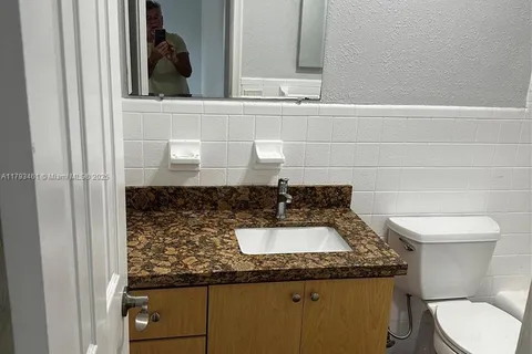 2201 Miami Rd # 5, Fort Lauderdale FL 33316