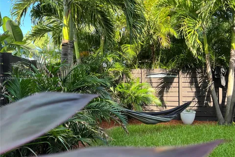 2201 Miami Rd # 5, Fort Lauderdale FL 33316