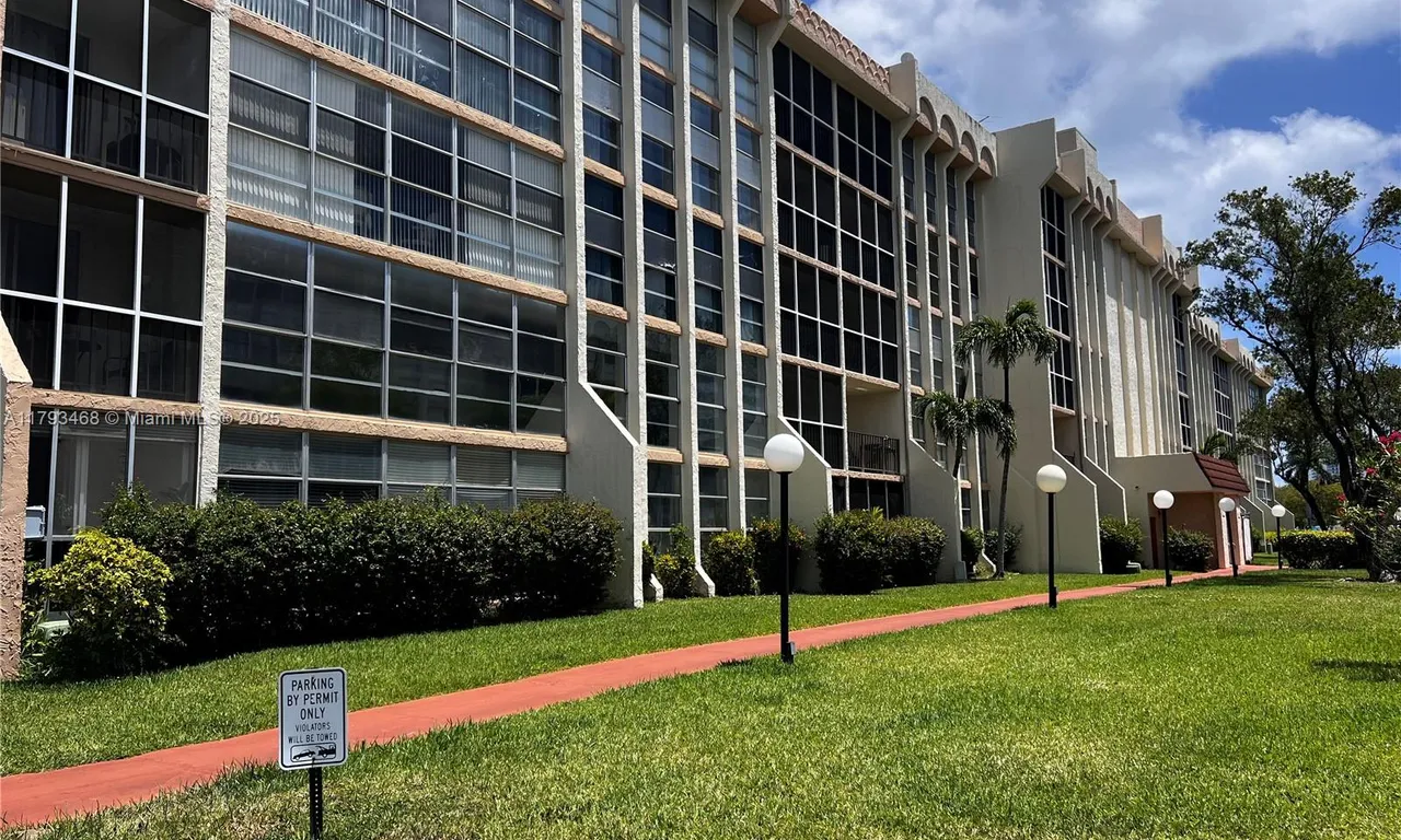 851 Three Islands Blvd # 514, Hallandale Beach FL 33009