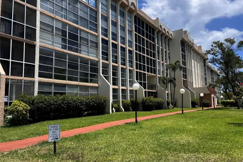 851 Three Islands Blvd # 514, Hallandale Beach FL 33009