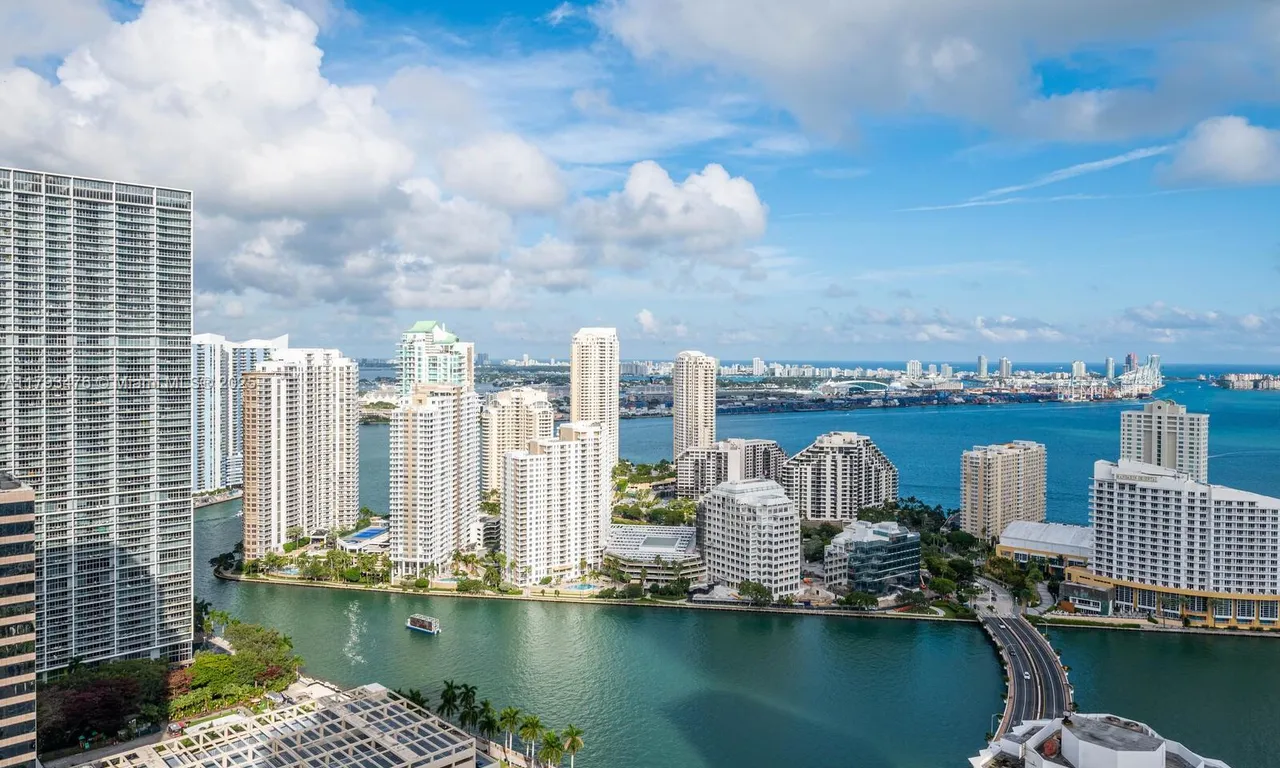 950 Brickell Bay Dr # 4104, Miami FL 33131