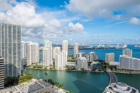 950 Brickell Bay Dr # 4104, Miami FL 33131