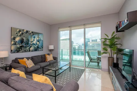 950 Brickell Bay Dr # 4104, Miami FL 33131