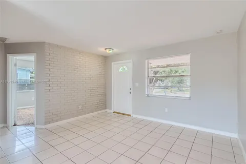 6437 Custer St, Hollywood FL 33024