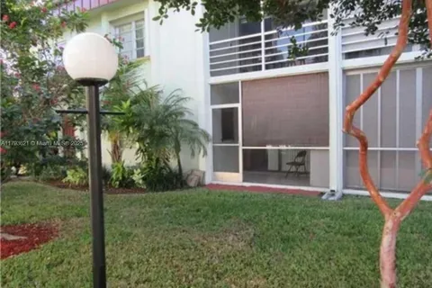 860 SE 6th Ave # 205, Deerfield Beach FL 33441