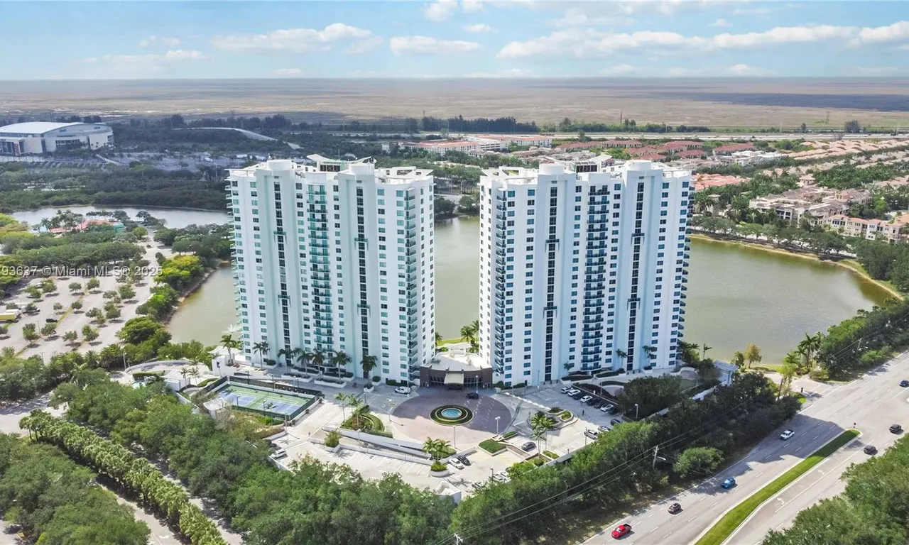2641 N Flamingo Rd # 307N, Sunrise FL 33323