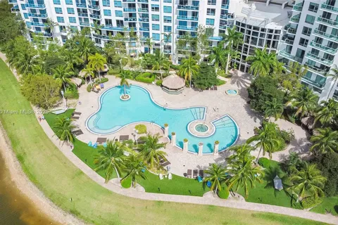 2641 N Flamingo Rd # 307N, Sunrise FL 33323