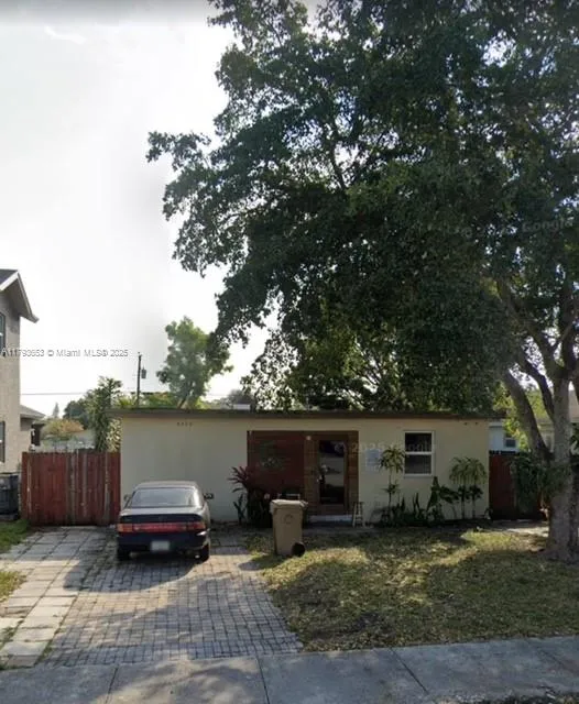 4230 SW 57th Ave, Davie FL 33314