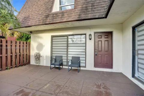 7947 Tam Oshanter Blvd, North Lauderdale FL 33068