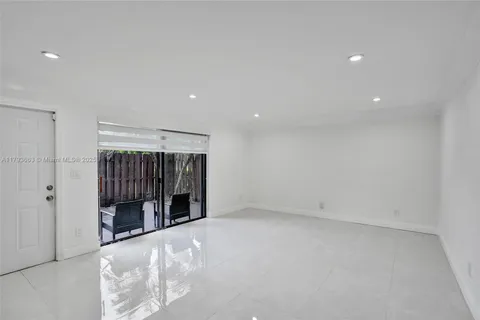 7947 Tam Oshanter Blvd, North Lauderdale FL 33068