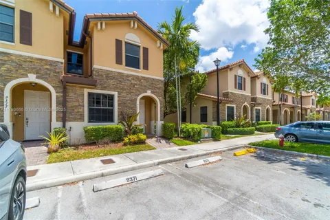 9371 W 33rd Ave, Hialeah FL 33018