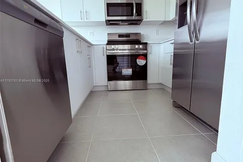 692 SE 13 CT, Homestead FL 33034
