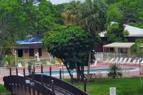 3051 NW 46th Ave # 304, Lauderdale Lakes FL 33313