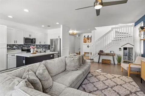4859 NW 55th Pl, Tamarac FL 33319