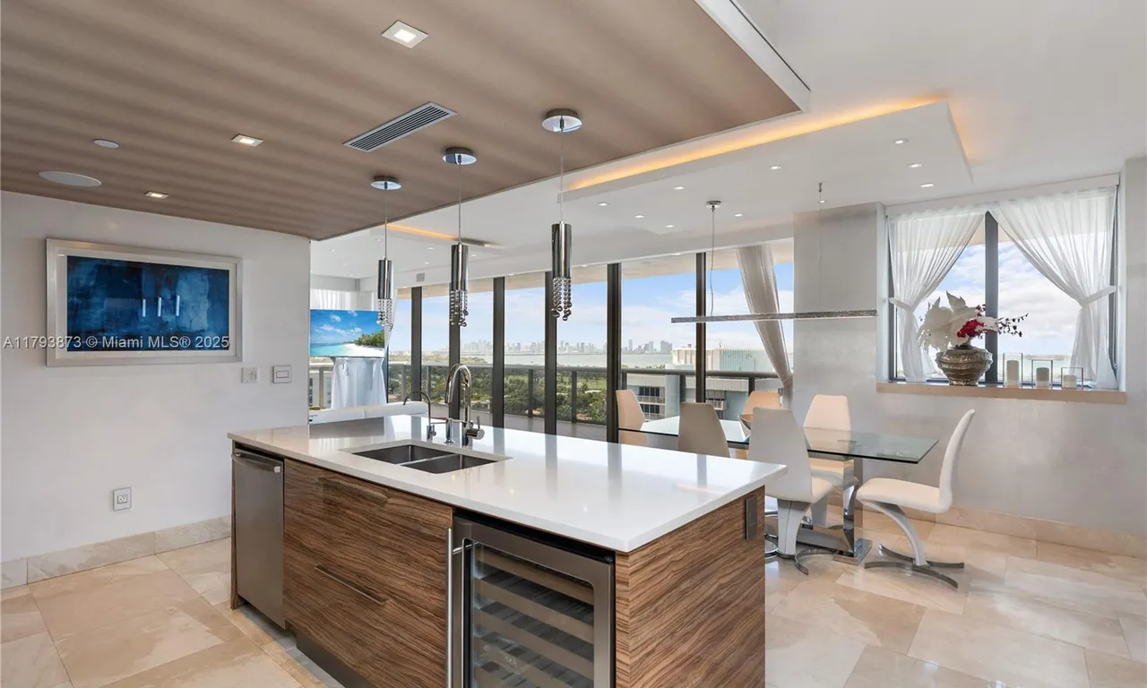 5875 Collins Ave # 1908, Miami Beach FL 33140