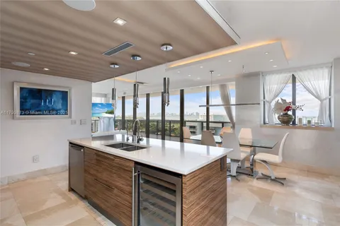 5875 Collins Ave # 1908, Miami Beach FL 33140