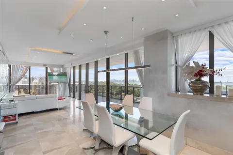 5875 Collins Ave # 1908, Miami Beach FL 33140