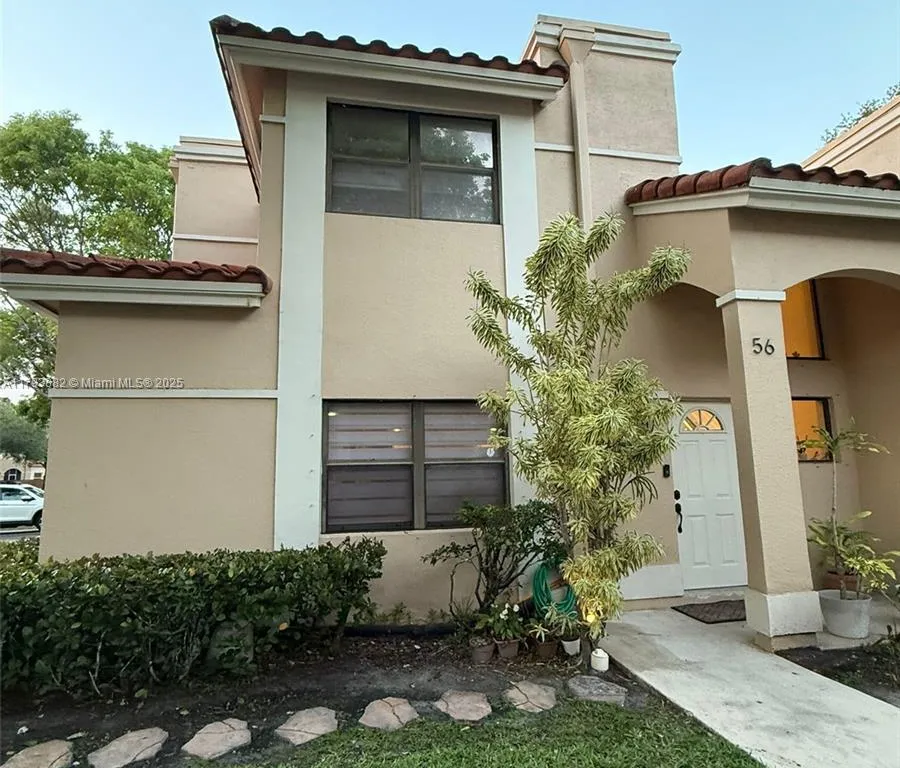 513 Racquet Club Rd # 56, Weston FL 33326